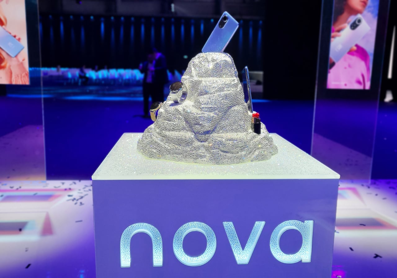 Dokąd zmierza Huawei i czego dowiedzieliśmy się podczas premiery Nova 9 oraz niezwykłych słuchawek FreeBuds Lipstick