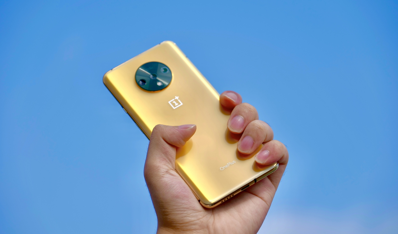 OnePlus miała zamiar OnePlus 7T w złocistych kolorach Metallic Gold, ale rozmyśliła