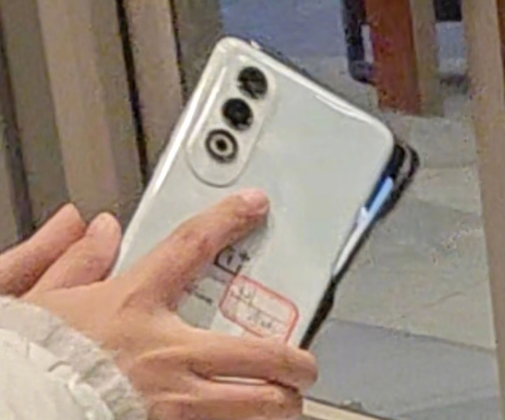 OnePlus Ace 3V (aka OnePlus Nord 4) z nowym designem pojawił się na zdjęciu