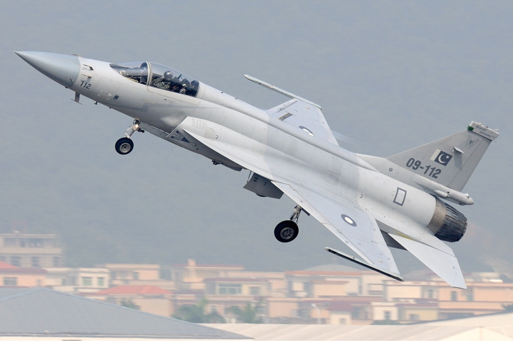 Argentyna rozważa zakup indyjskich myśliwców Tejas i chińsko-pakistańskiego JF-16 Thunder