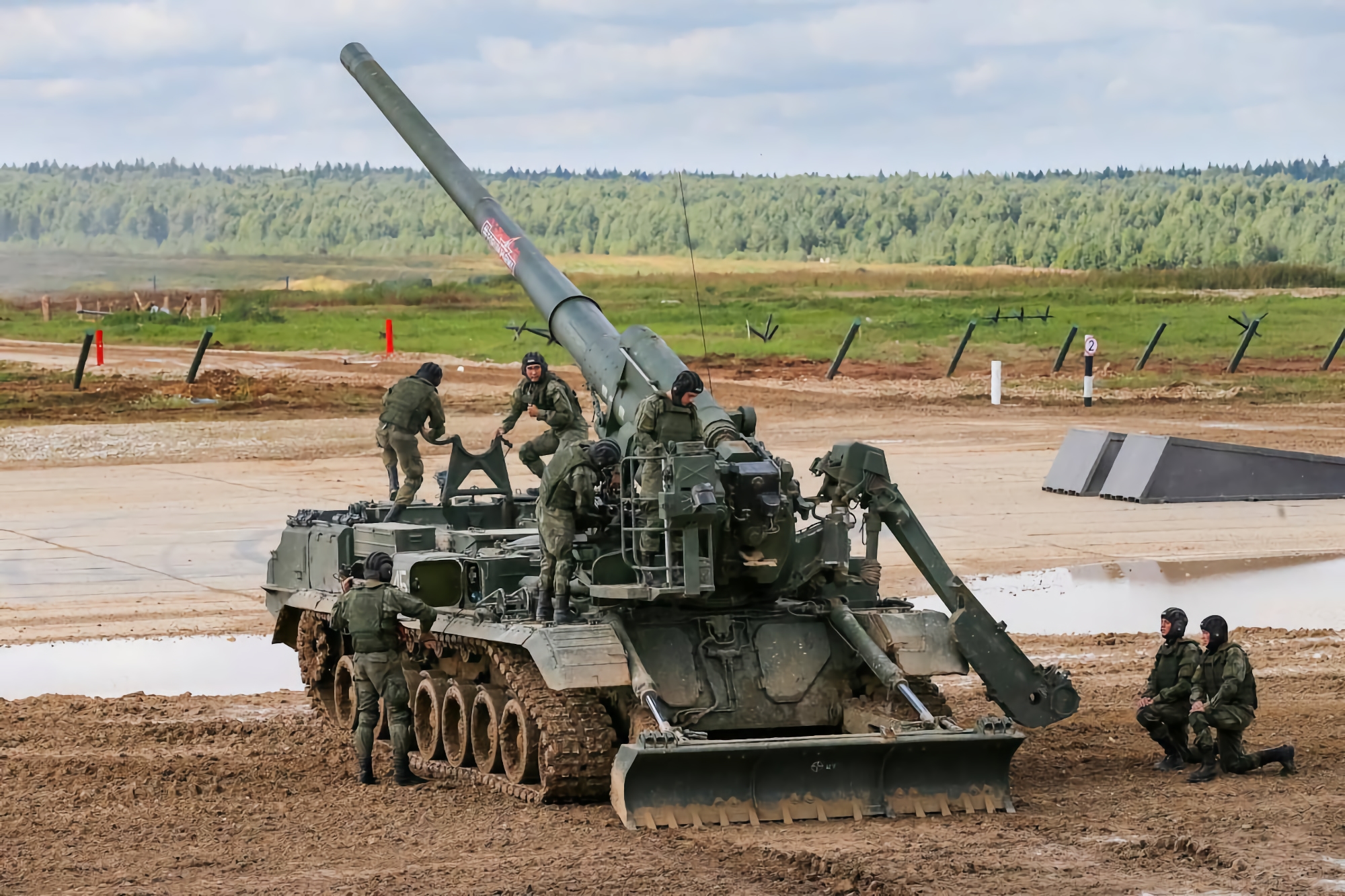 Artylerzyści ukraińscy zniszczyli amunicję i rosyjskie działo samobieżne 2S7 "Pion"