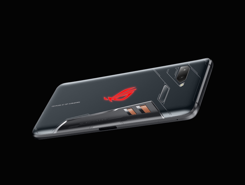 Smartfon do gier ASUS ROG Phone 2 zostanie wydany w dwóch wersjach: topowy model otrzyma 30-watowe szybkie ładowanie