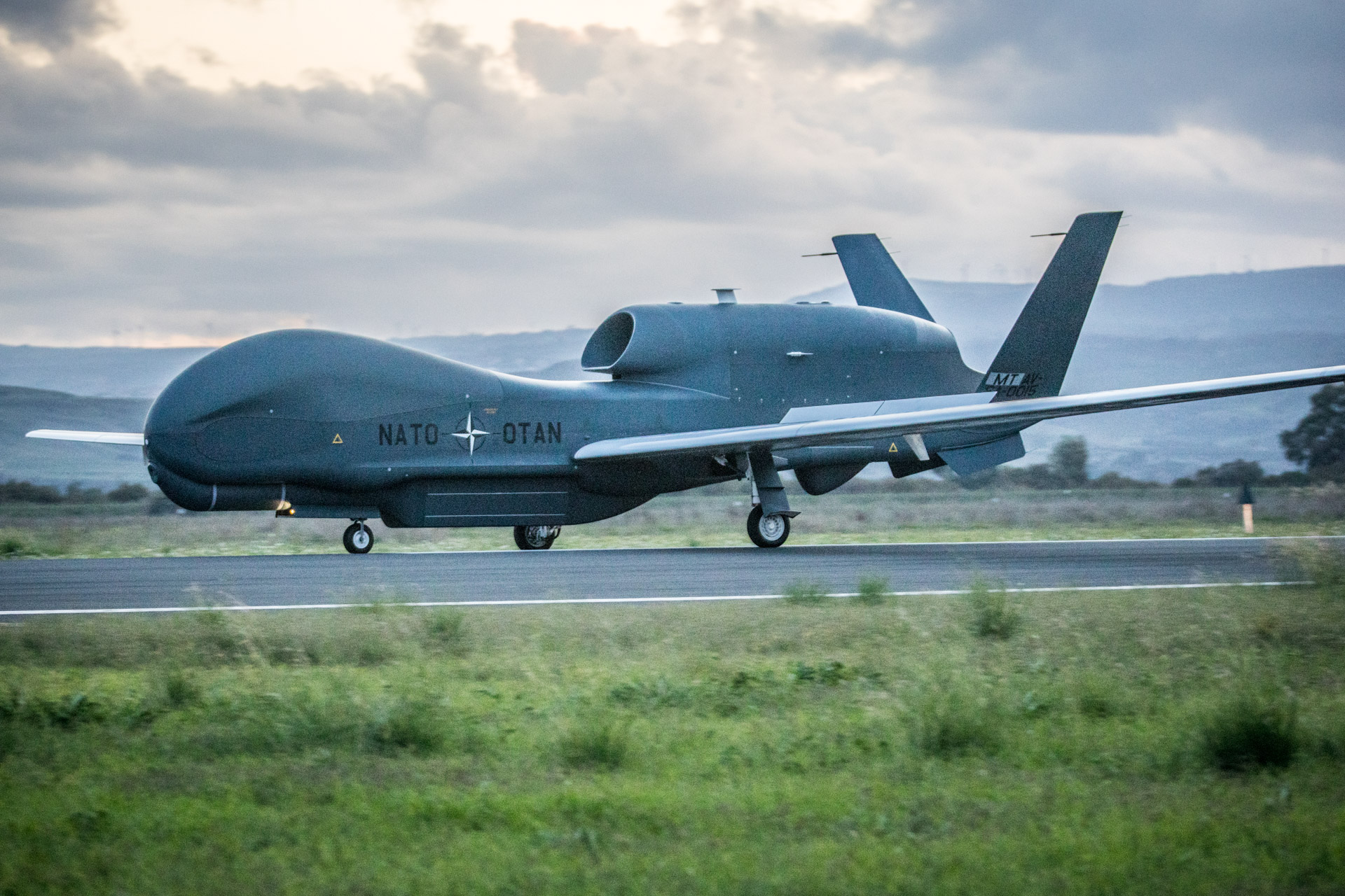 NATO otrzymuje ulepszony dron rozpoznawczy Northrop Grumman RQ-4D Phoenix