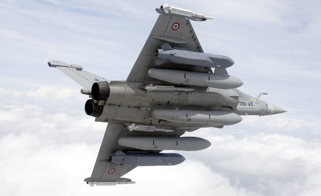 Francja nie dostarczy Ukrainie myśliwców Rafale M i Mirage 2000, ale wyśle rakiety dalekiego zasięgu