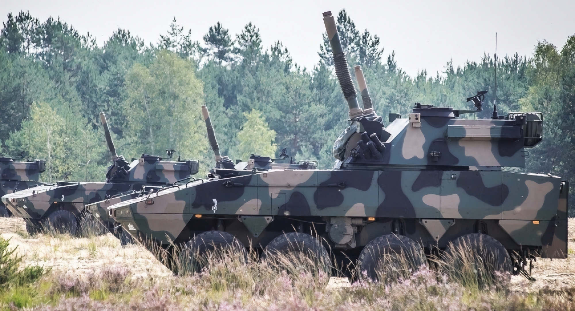 Wojsko Polskie otrzymało nową partię samobieżnych moździerzy Rak kalibru 120 mm o zasięgu rażenia do 12 km