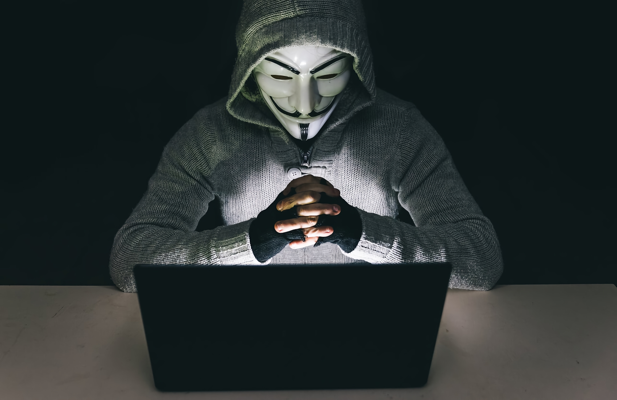 Anonimowi hakerzy zhakowali Roskomnadzor i przesłali do sieci 800 GB plików departamentów 