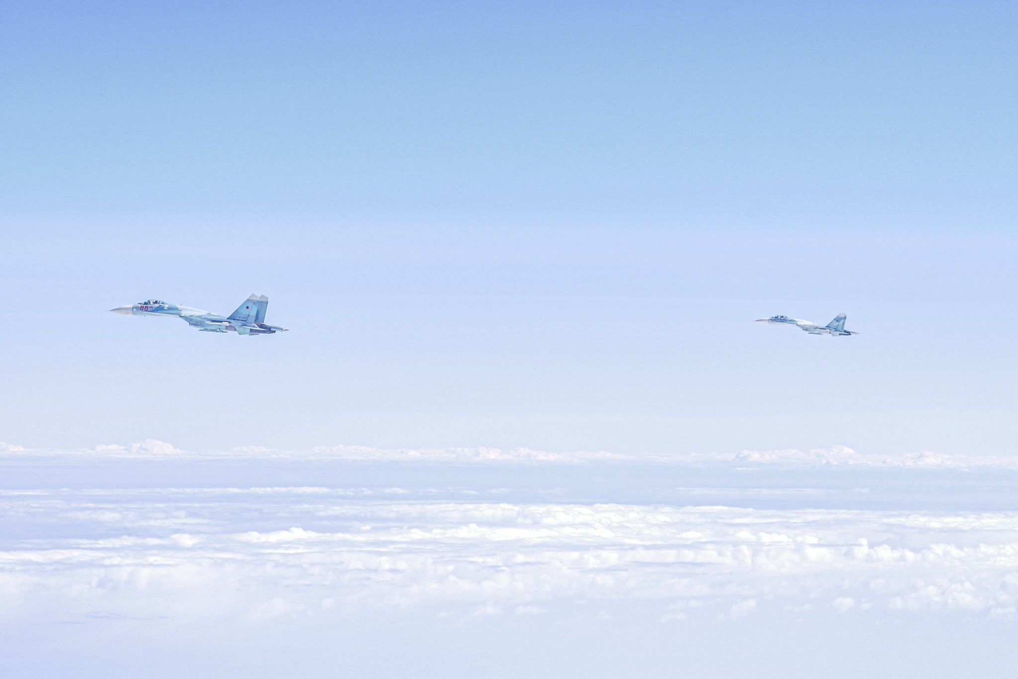 Myśliwce Royal Air Force i Luftwaffe Eurofighter Typhoon przechwytują nad Bałtykiem trzy rosyjskie samoloty