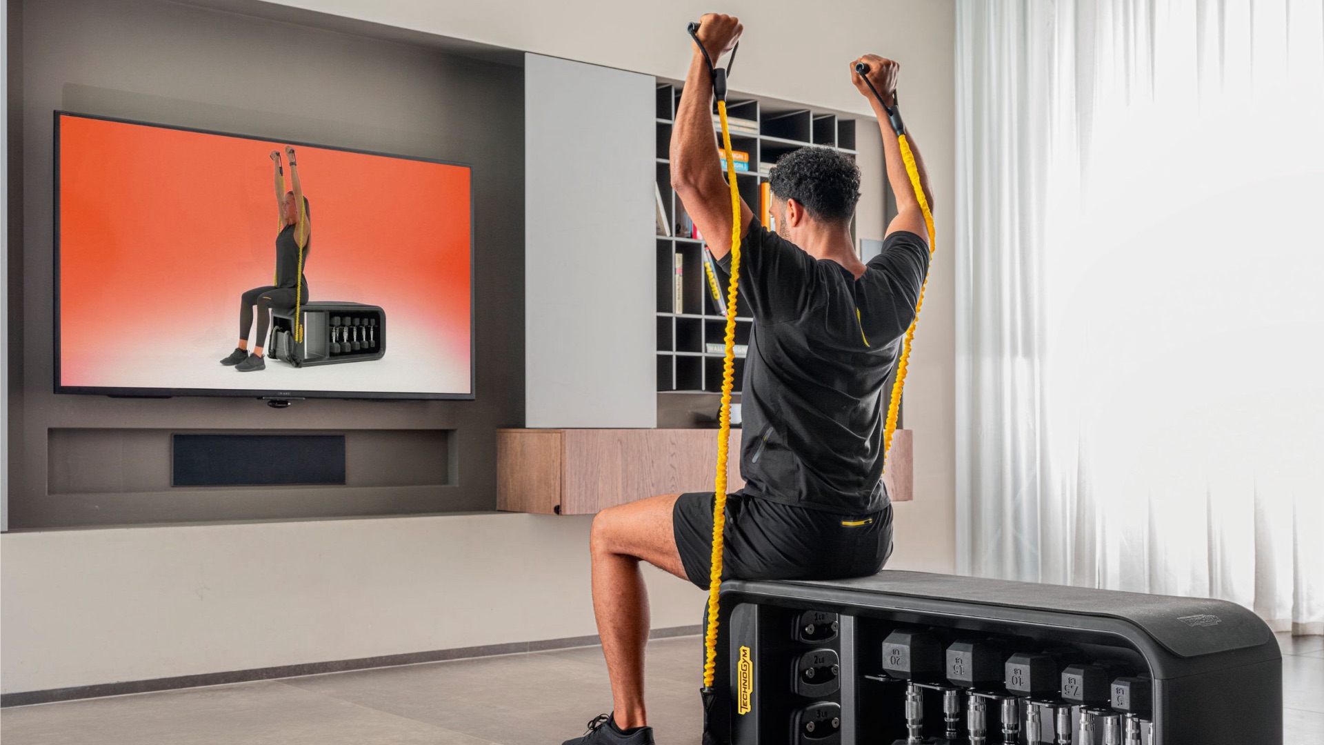 Nowe telewizory Samsung z aplikacją Technogym do domowych treningów