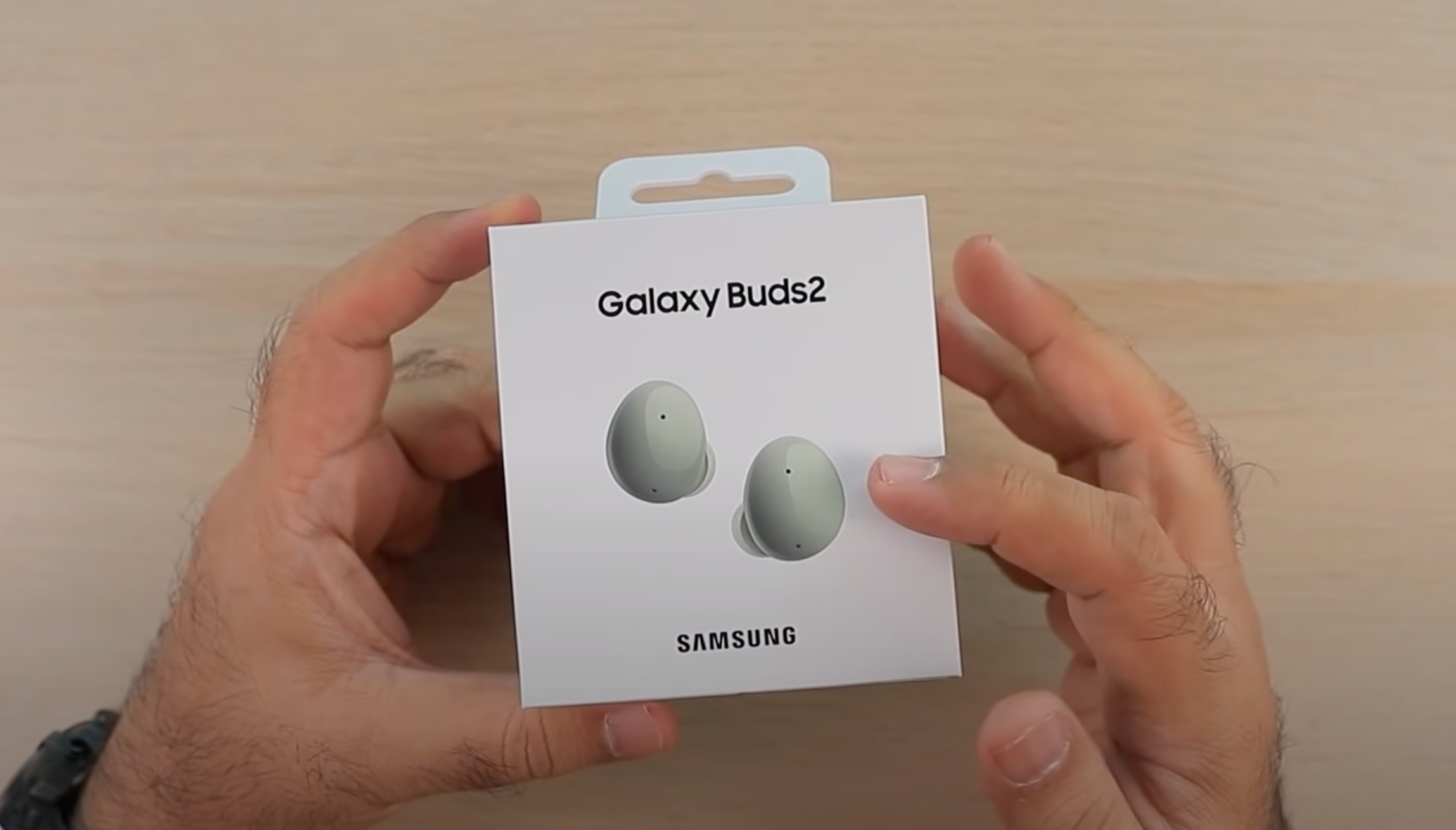 W serwisie YouTube pojawiło się wideo pokazujące unboxing słuchawek Samsung Galaxy Buds 2 TWS