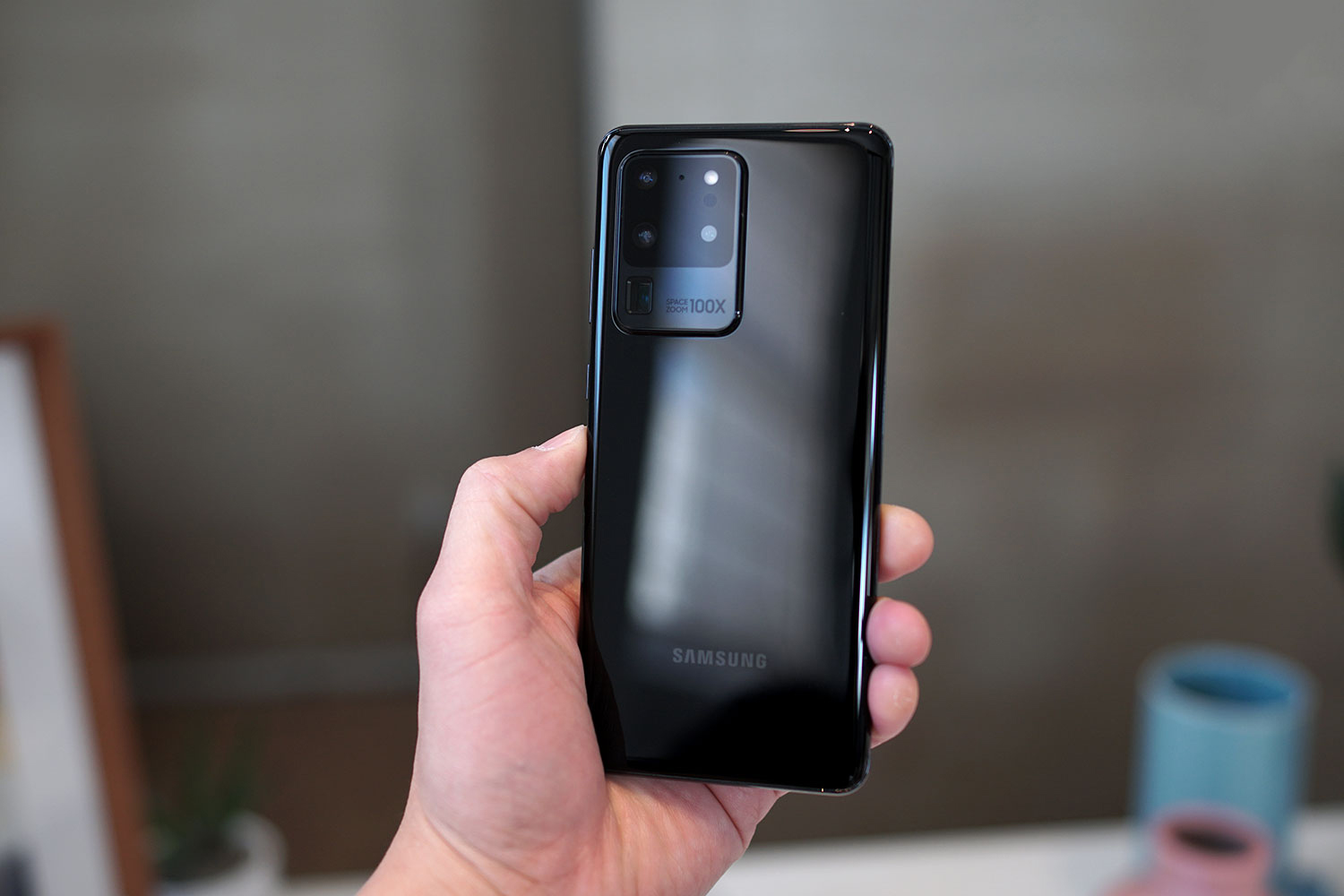 Drop test dla Samsung Galaxy S20 Ultra: krucha szklana obudowa i niezniszczalna kamera