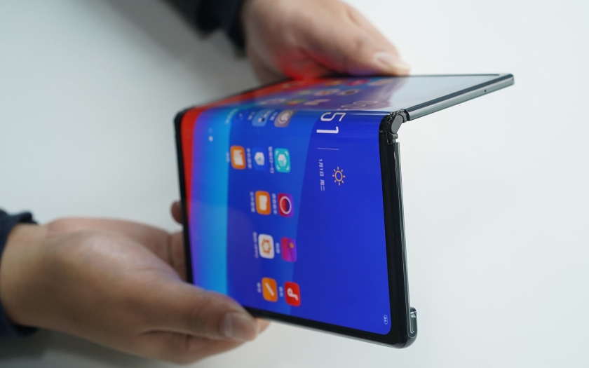 Źródło: Samsung przygotowuje jednocześnie kilka składanych smartfonów, jeden z nich będzie podobny do Huawei Mate X