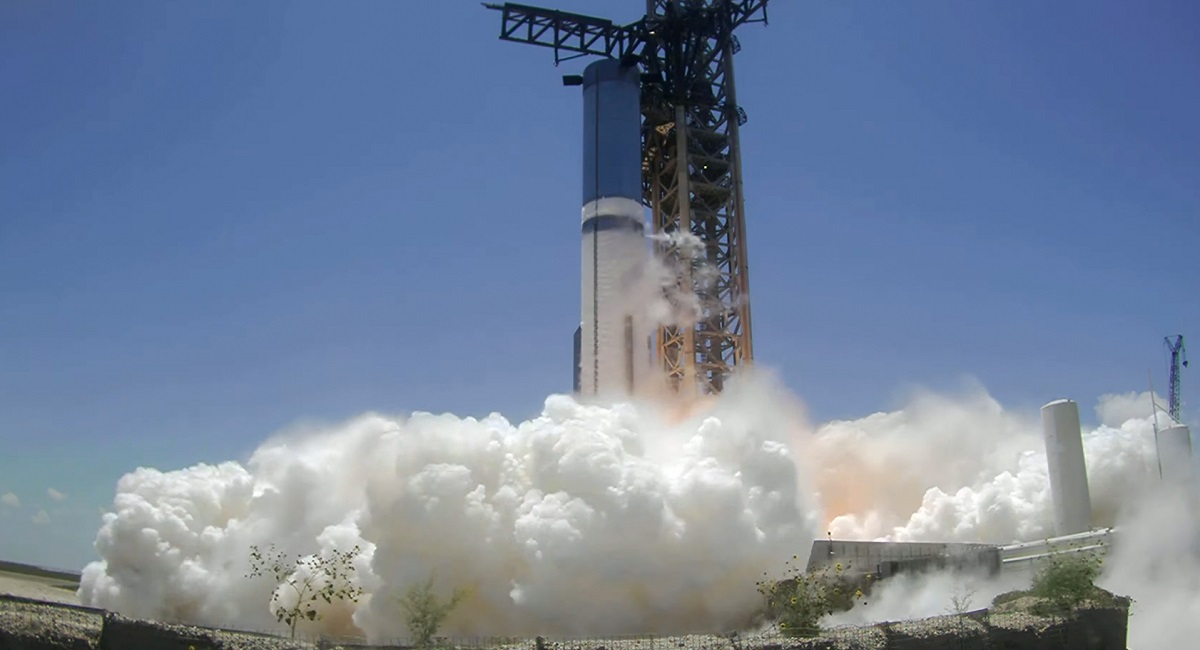 SpaceX nie do końca przetestował rakietę Super Heavy z 33 silnikami Raptor 2 - test odpalenia trwał o połowę krócej niż planowano