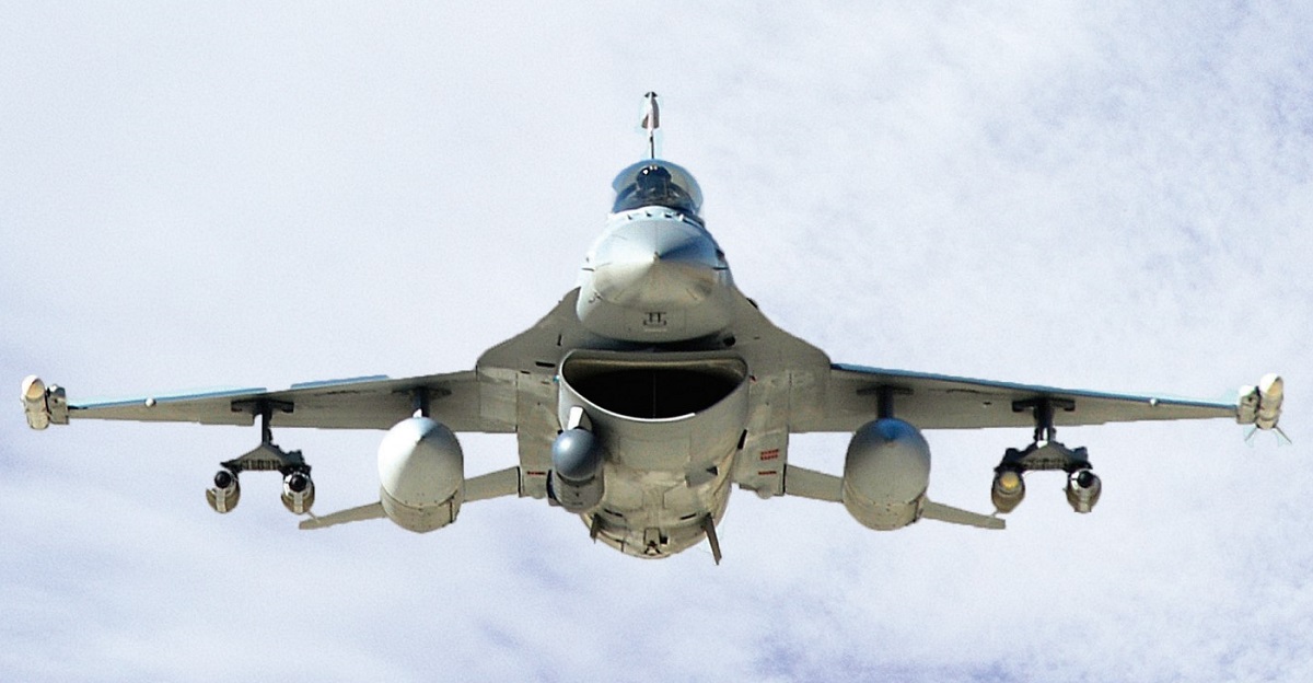L3Harris otrzymuje 29 mln dolarów na modernizację myśliwców F-16 Fighting Falcon dla trzech krajów w Azji i Afryce - samoloty otrzymają nośnik inteligentnych bomb BRU-57/A