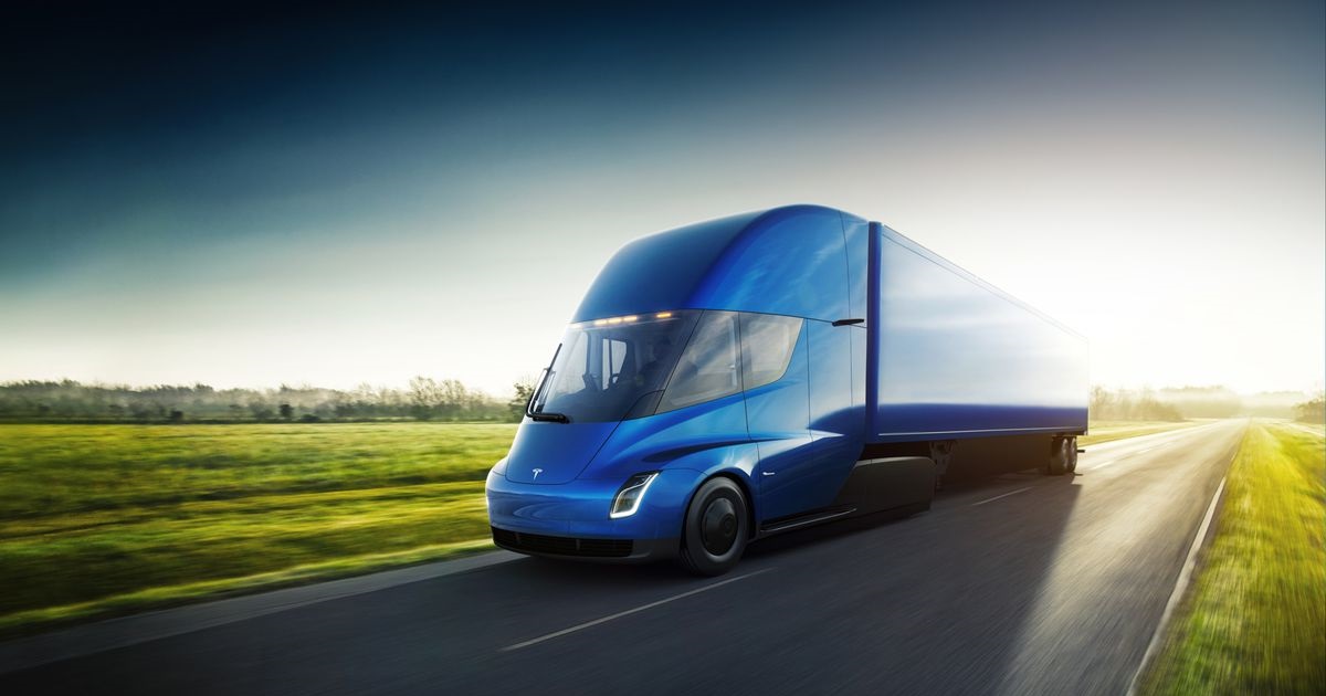 Elektryczna ciężarówka Tesla Semi pokonuje ponad 800 km na pełnym ładunku bez ładowania
