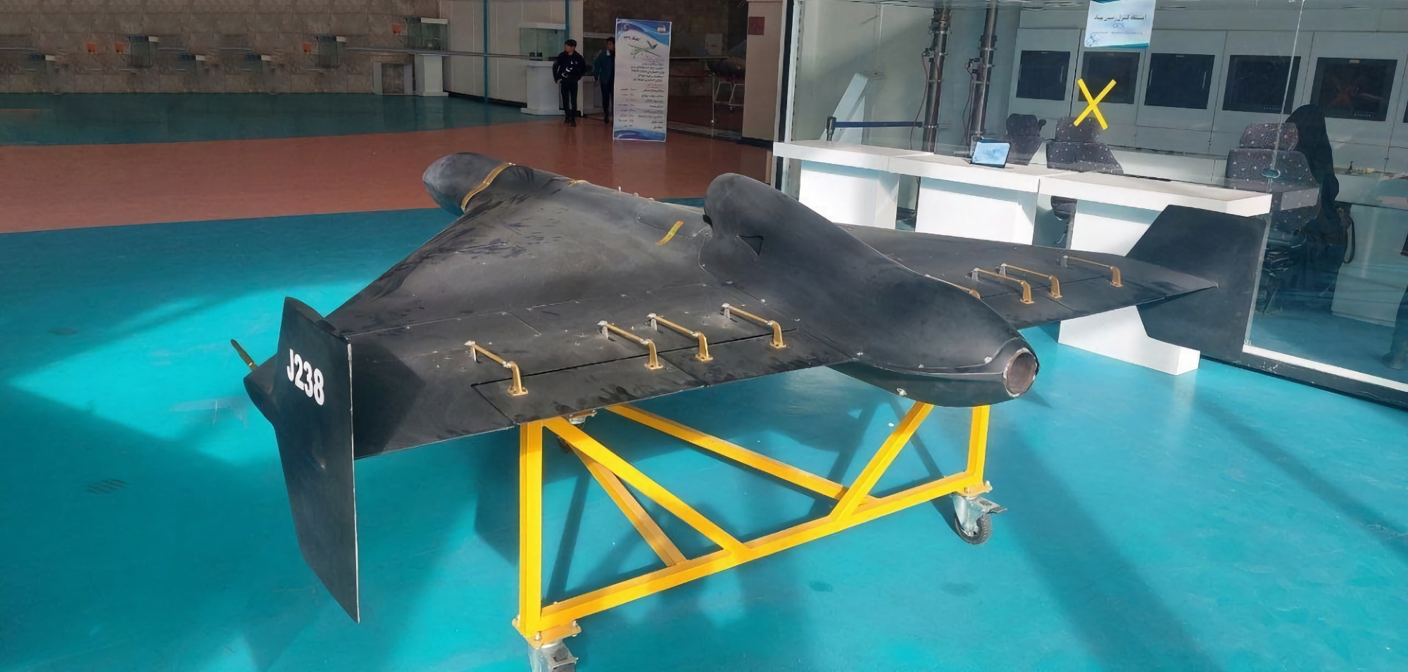 W irańskim bezzałogowym samolocie odrzutowym Shahed-238 znaleziono części wyprodukowane w Czechach, Kanadzie, USA i Szwajcarii.
