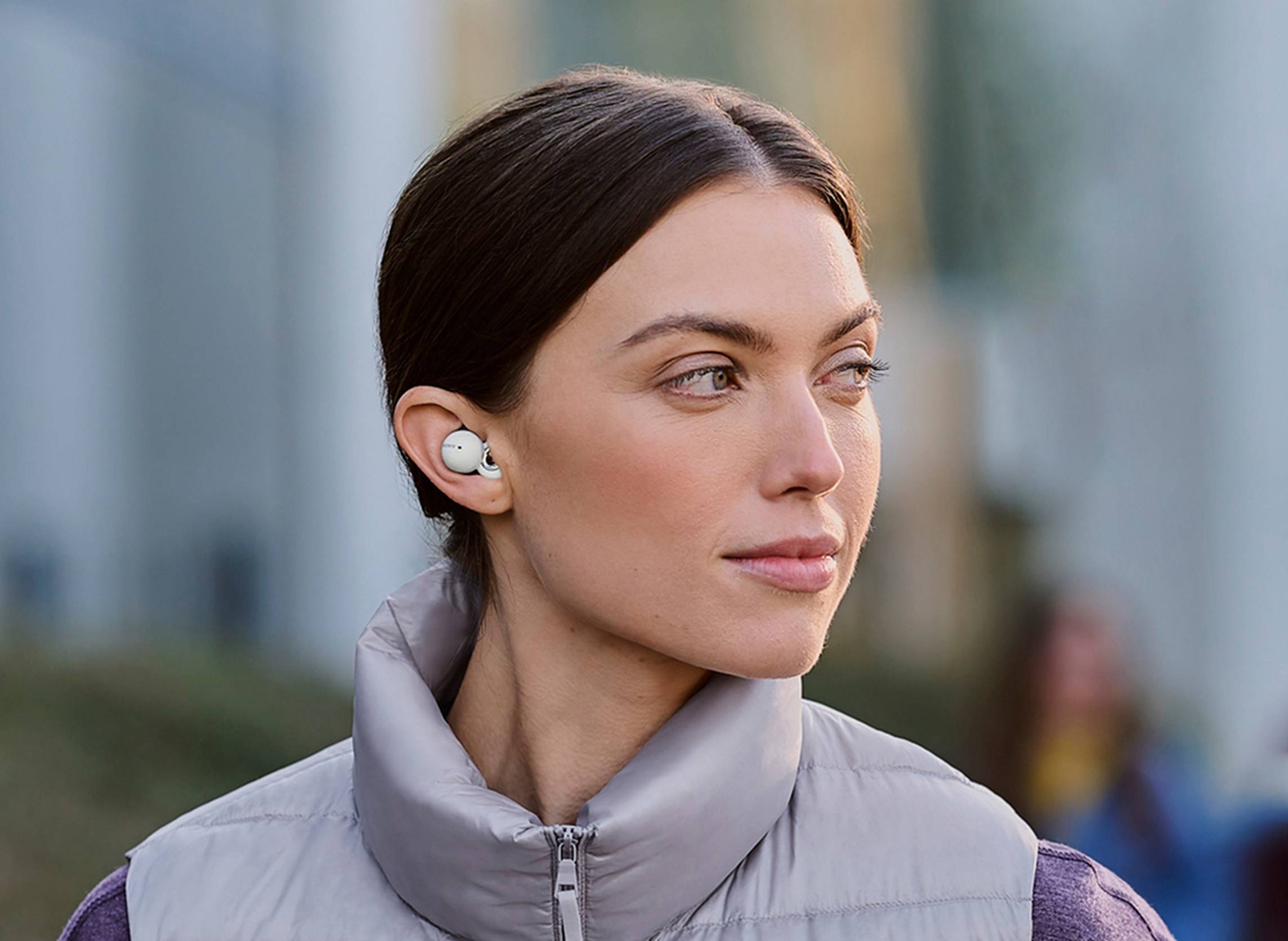 Sony LinkBuds pojawiają się na nowych zdjęciach: słuchawki TWS o nietypowym designie, ochronie IPX4 i autonomii do 17,5 godziny