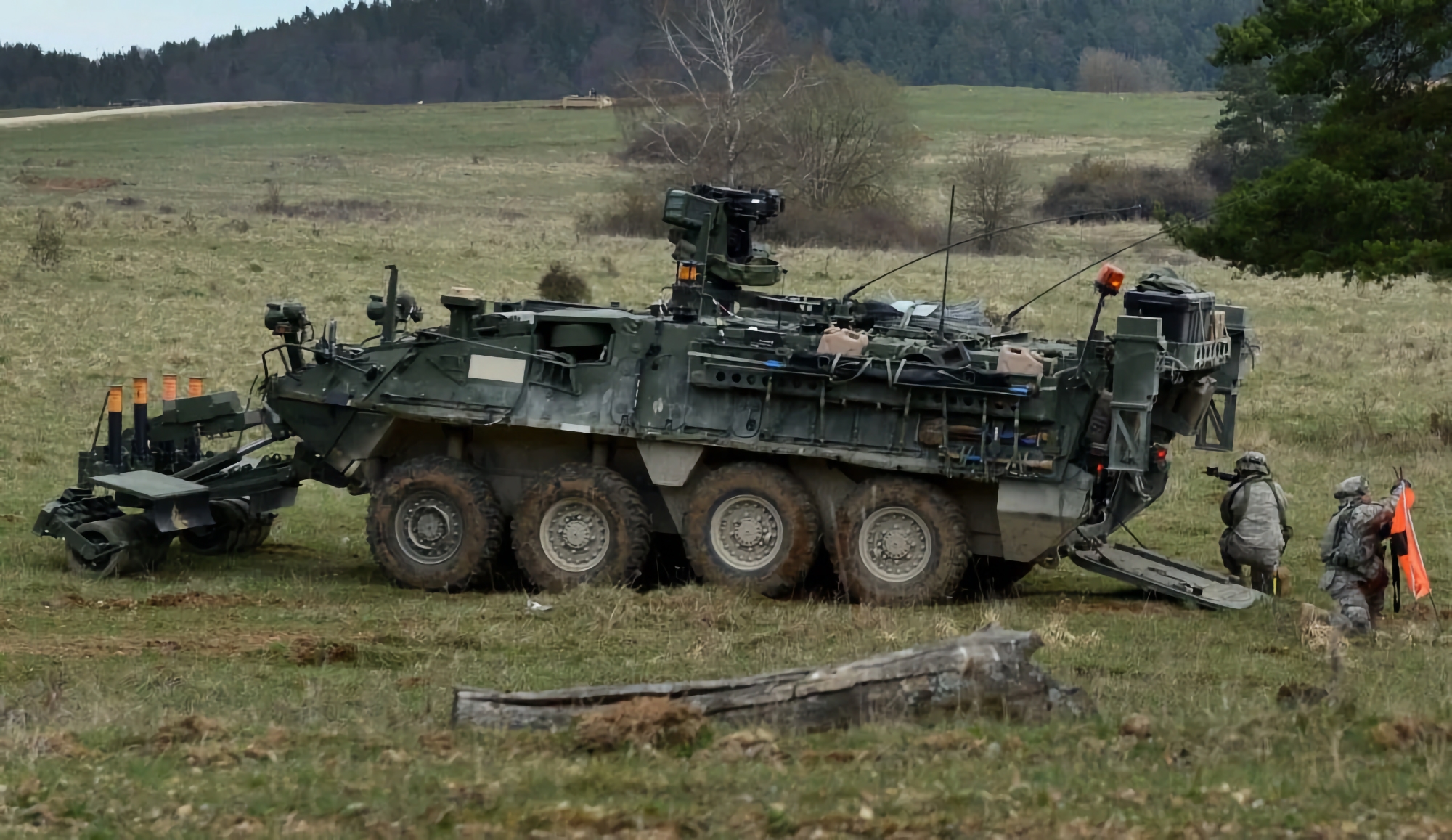 Stany Zjednoczone przygotowują nowy pakiet pomocy wojskowej dla Ukrainy, który obejmie amunicję kasetową oraz wozy bojowe Bradley i Stryker