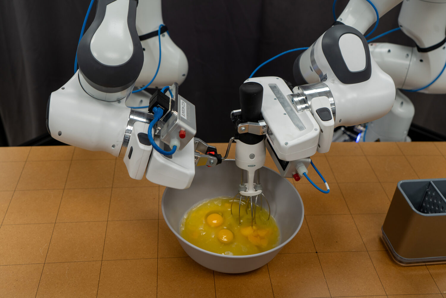 Toyota wykorzystuje generatywną sztuczną inteligencję do uczenia robotów umiejętności domowych