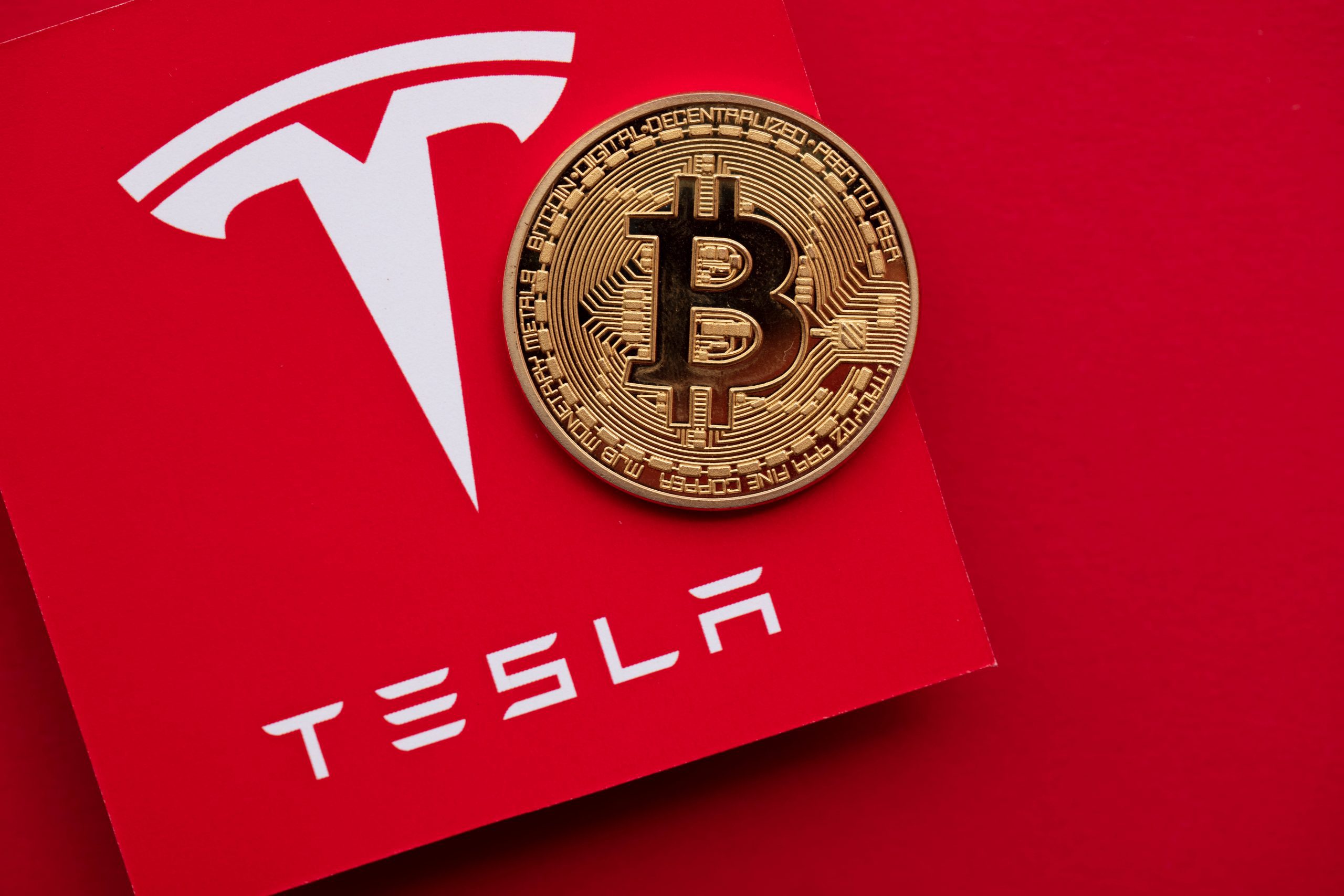 Tesla straciła ponad 500 000 000 $ na inwestycjach w Bitcoin