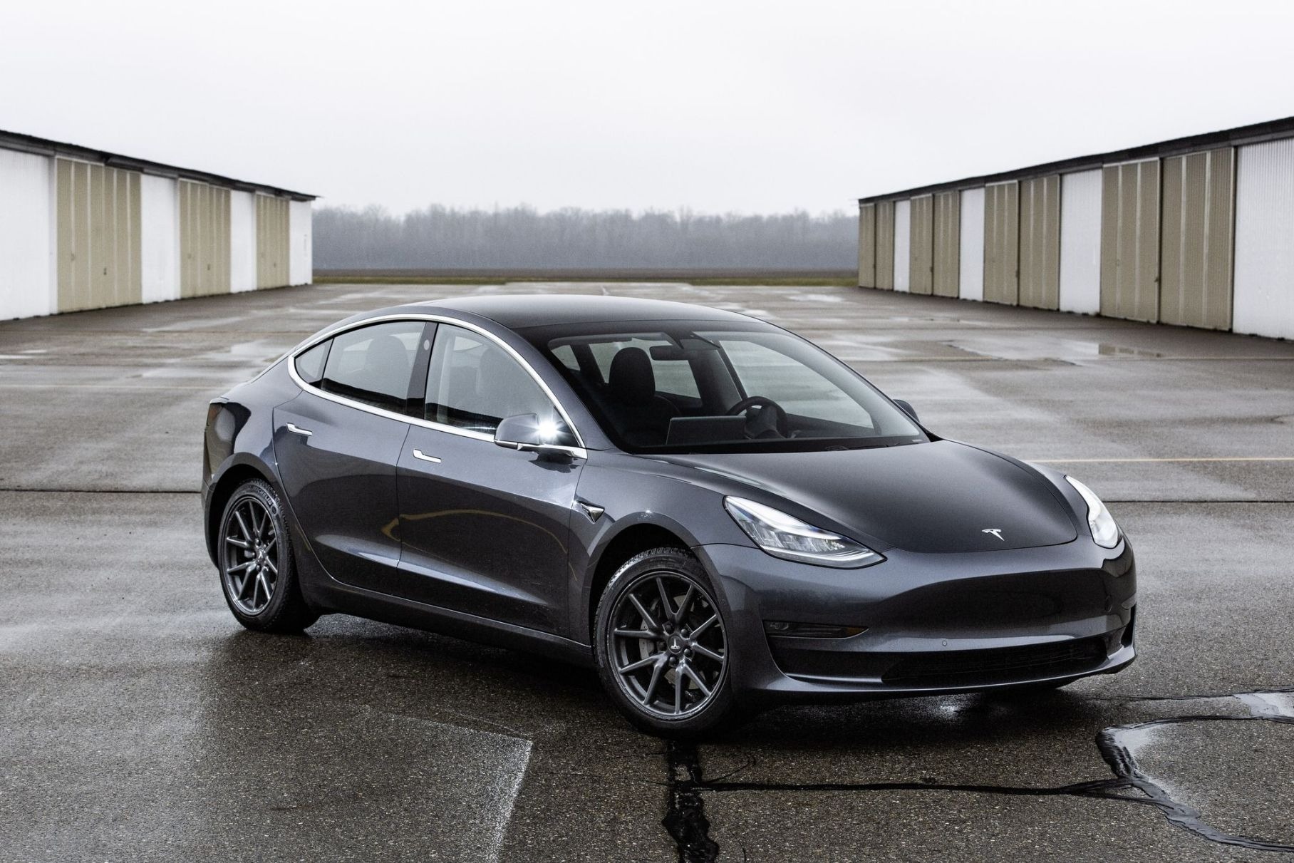 Tesla wycofuje prawie pół miliona samochodów Model 3 i Model S z powodu wad technicznych