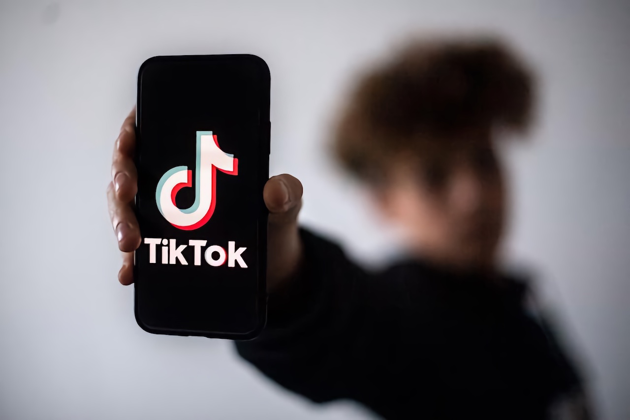 TikTok ogranicza widoczność filmów nastolatków, aby zapewnić bezpieczeństwo