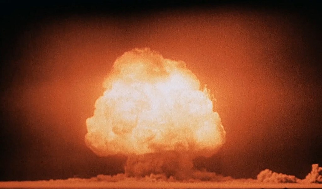 W 46 stanach USA, Kanadzie i Meksyku wykryto opad radioaktywny po pierwszym w historii teście broni nuklearnej z udziałem ludzi.