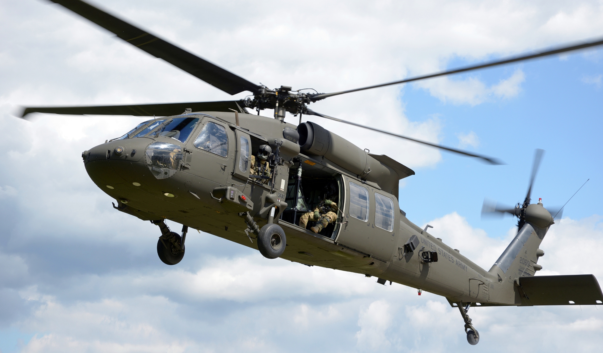 Łotwa otrzymuje pierwszą partię amerykańskich śmigłowców Sikorsky UH-60M Black Hawk