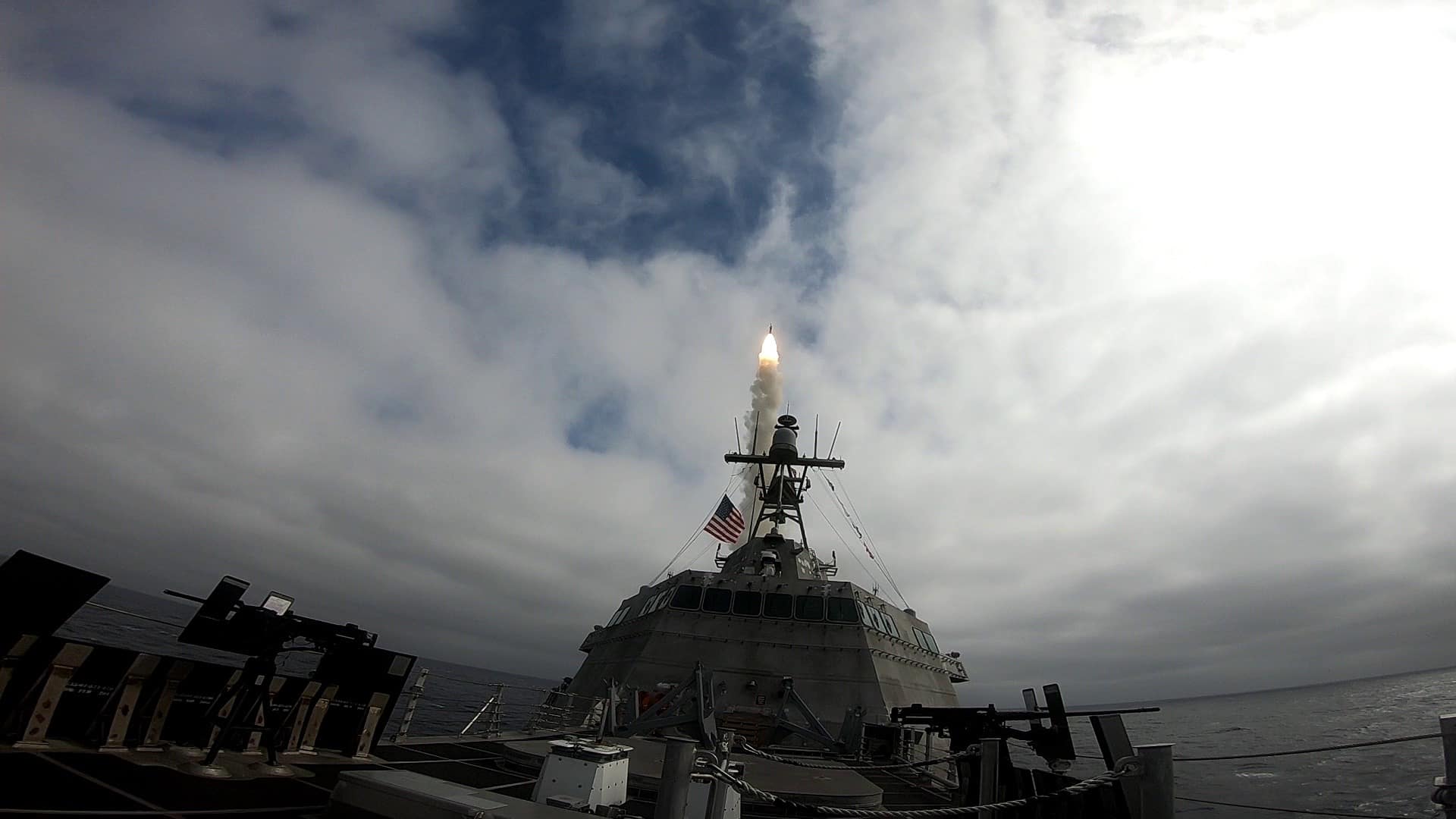Amerykański okręt USS Savannah po raz pierwszy wystrzelił pocisk przechwytujący Standard Missile 6, który może atakować cele powietrzne i naziemne.