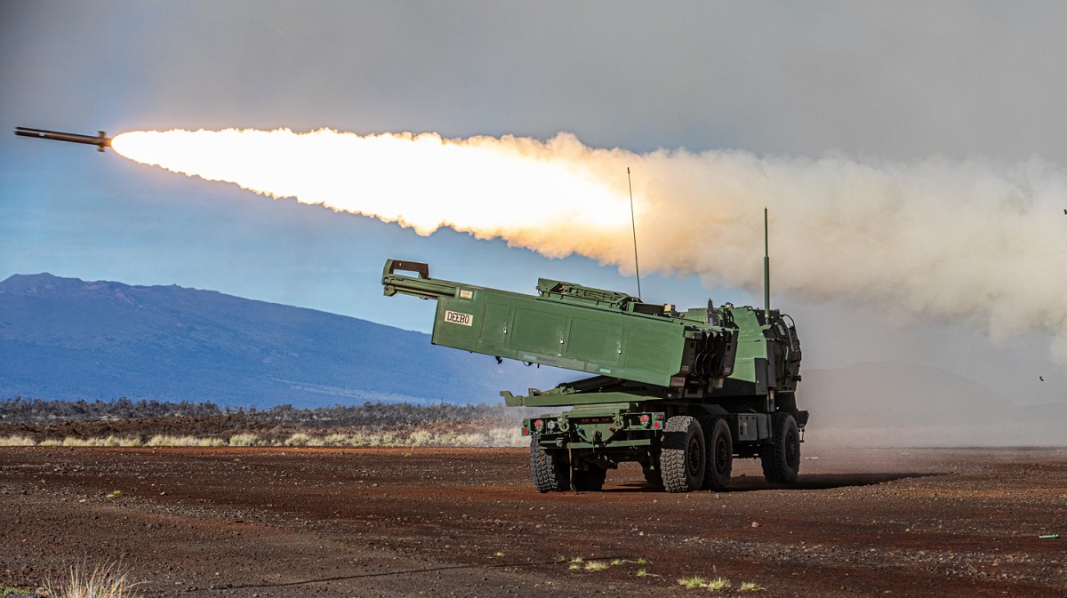 Ukraiński dron SHARK pomógł amerykańskiemu systemowi rakietowemu HIMARS zniszczyć rosyjskie wyrzutnie BM-21 Grad i BM-27 Uragan.