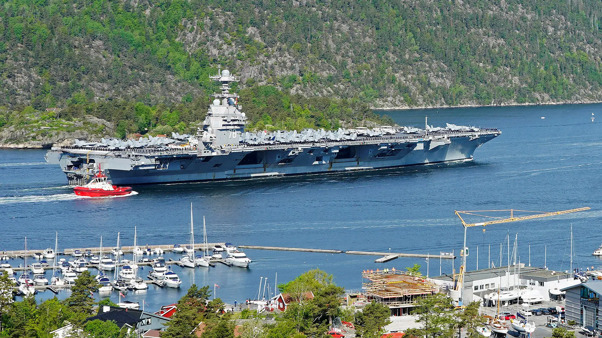 USS Gerald R. Ford składa historyczną wizytę w Oslo - amerykański lotniskowiec przybywa do Norwegii po raz pierwszy od 1958 r.