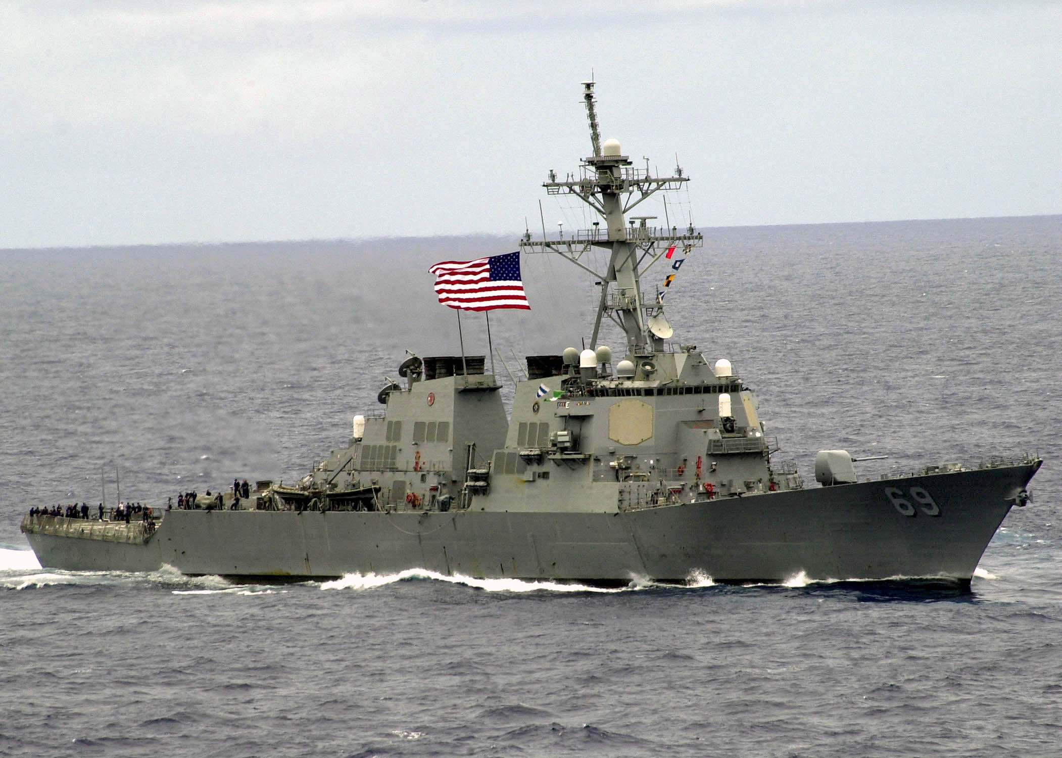 Chiny odpychają amerykański niszczyciel USS Milius od swoich brzegów - Pentagon zaprzecza