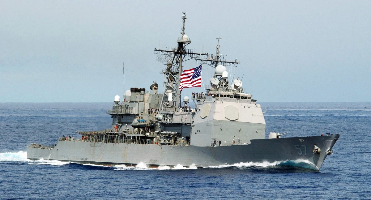 Marynarka Wojenna Stanów Zjednoczonych wycofała ze służby krążownik USS Lake Champlain po 35 latach służby - okręt był nosicielem pocisków Tomahawk, przeżył eksplozję i kolizję z kutrem rybackim.