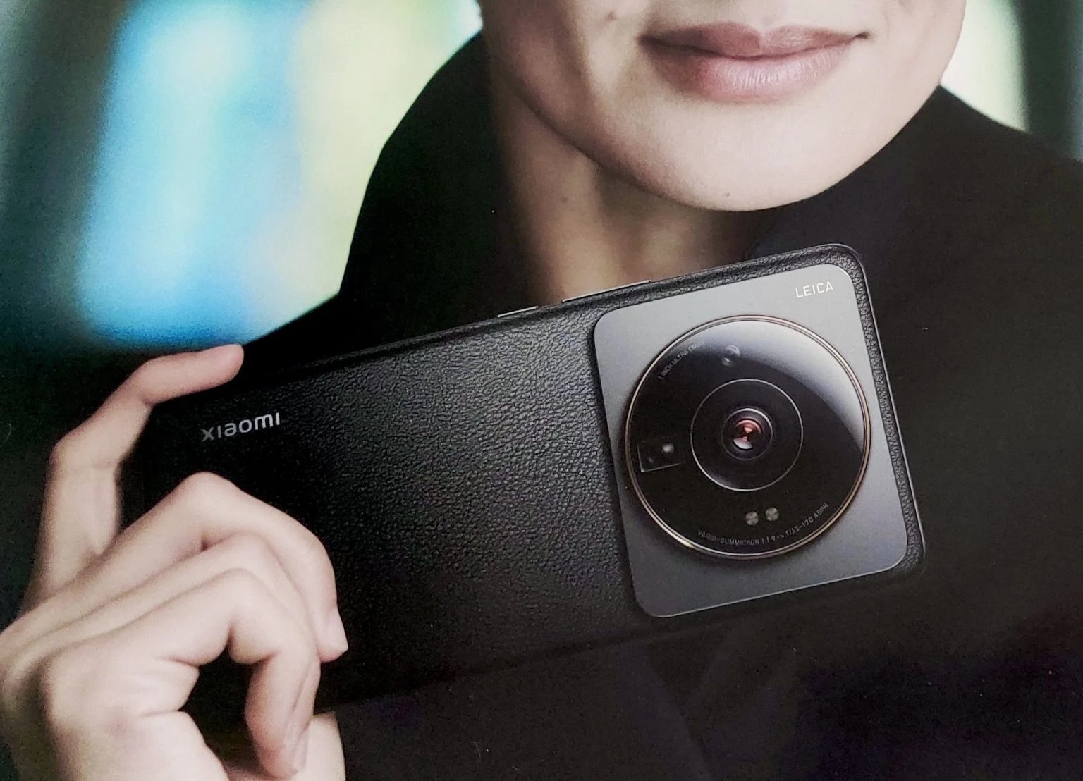 Xiaomi 12S Ultra pokazał na plakacie promocyjnym w przeddzień premiery: skórzany panel i masywny aparat Leica