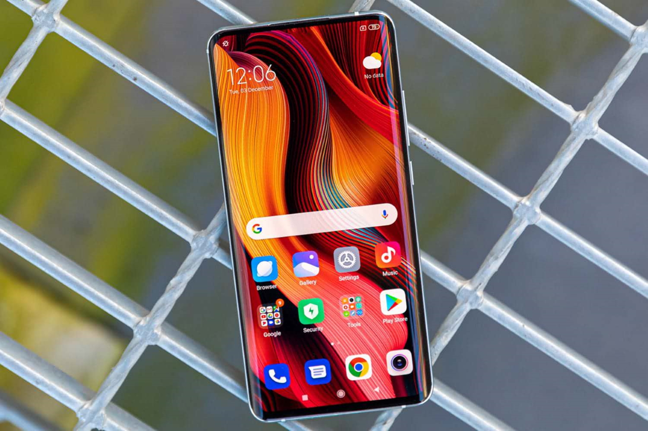 Xiaomi Mi 10 Pro 5G pojawił się na zdjęciach „na żywo”: ekran z otworem, cyteromodułowa kamera na 108 MP i szybkie ładowanie 65 W.