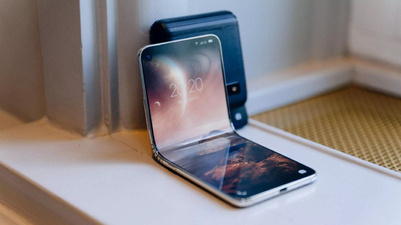 Xiaomi pracuje nad smartfonem z takim designem, jak w „klapki” „RAZR” Motorola 