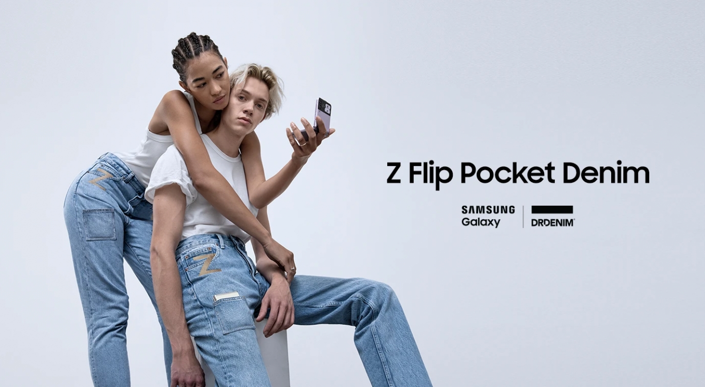Samsung zaprezentował... Jeansy z oddzielną kieszenią dla Galaxy Z Flip 3 za $1120