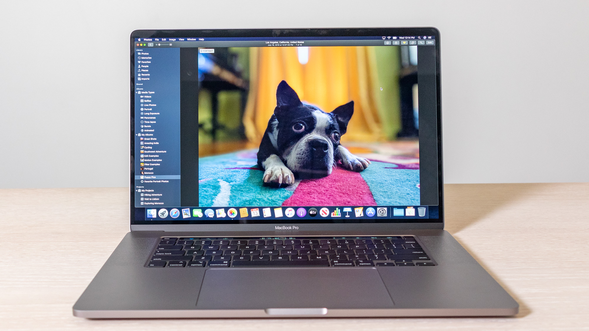 Apple zaczął sprzedawać odnowione 16-calowe komputery MacBook Pro z 15% rabatem