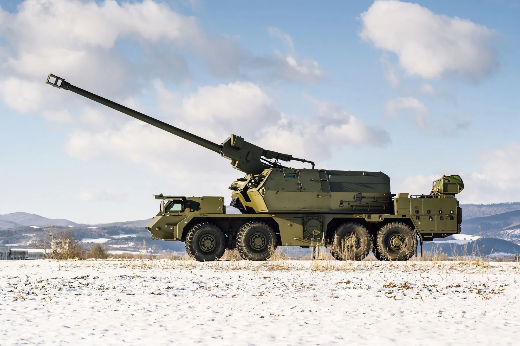 1 sierpnia Słowacja przekaże Ukrainie dwie samobieżne jednostki artyleryjskie Zuzana 2, które zostały zakupione dla AFU przez Danię, Norwegię i Niemcy