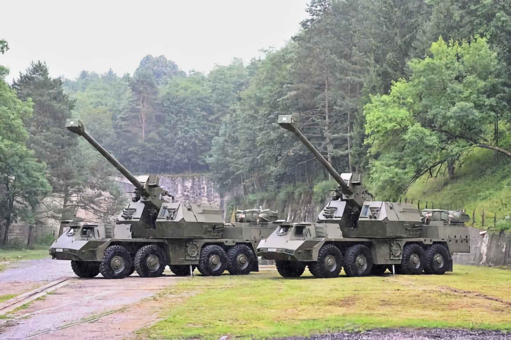 Słowacja przekazała pierwsze dwie samobieżne jednostki artyleryjskie Zuzana 2 ukraińskim siłom zbrojnym w ramach kontraktu o wartości 90 mln euro.