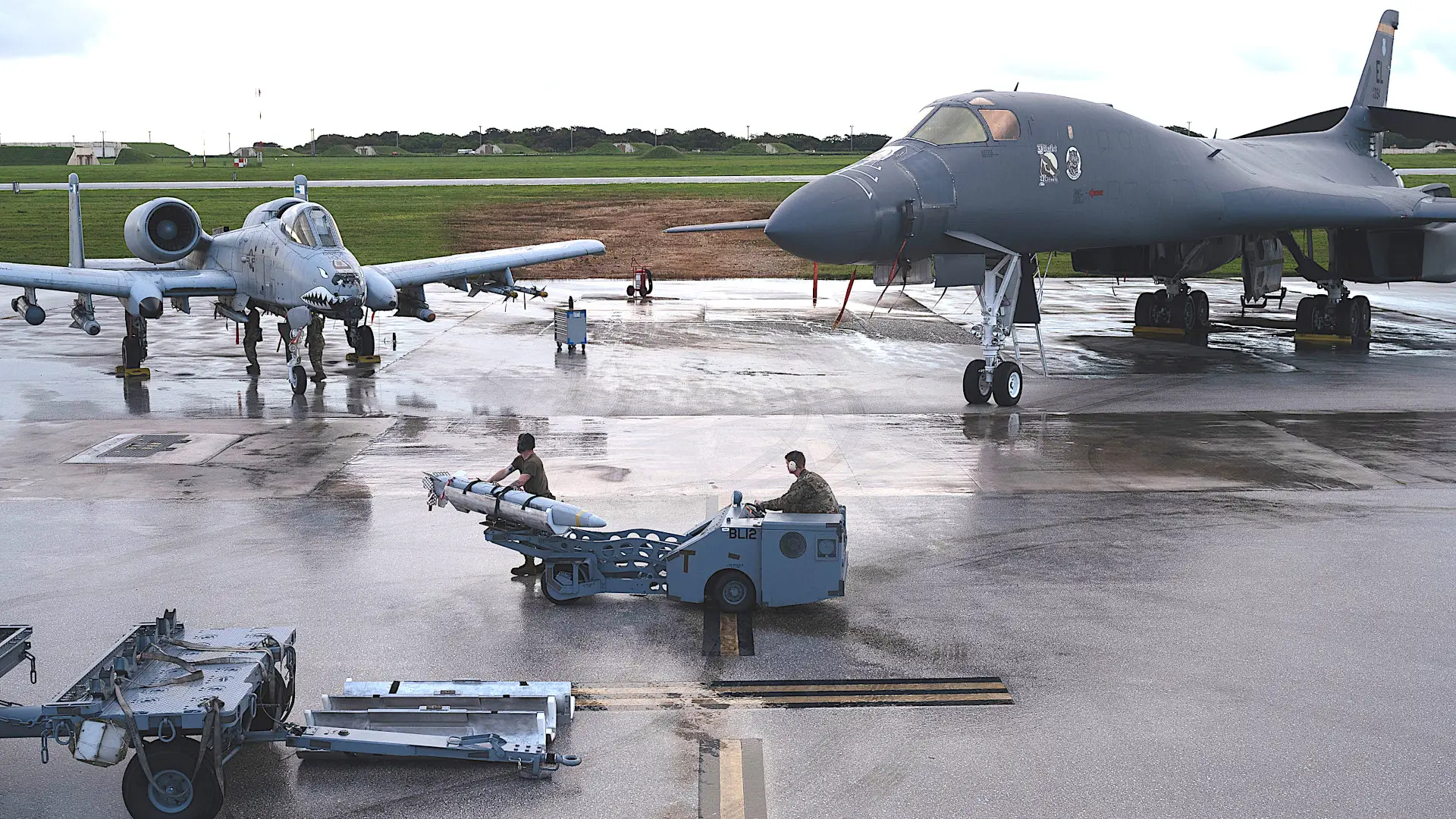 US Air Force chce wykorzystać samoloty szturmowe A-10 Thunderbolt II z naddźwiękowymi bombowcami B-1B Lancer do niszczenia obrony powietrznej wroga