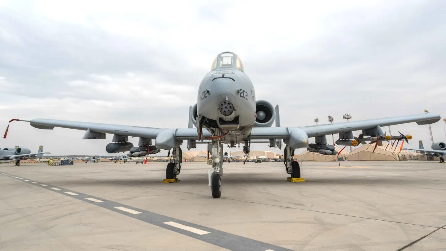 Kultowy samolot szturmowy A-10 Thunderbolt II może teraz używać pocisków APKWS II i bomb kierowanych GBU-39/B o małej średnicy.