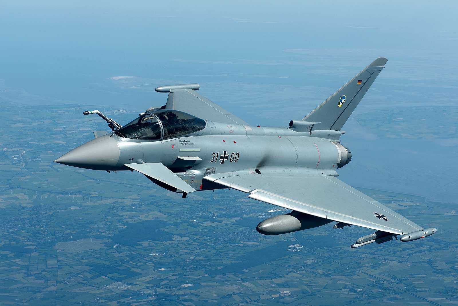 Niemcy wzbiły się w powietrze dwa myśliwce wielozadaniowe Eurofighter Typhoon w celu przechwycenia rosyjskich samolotów MiG-31, Su-27 i Ił-62M