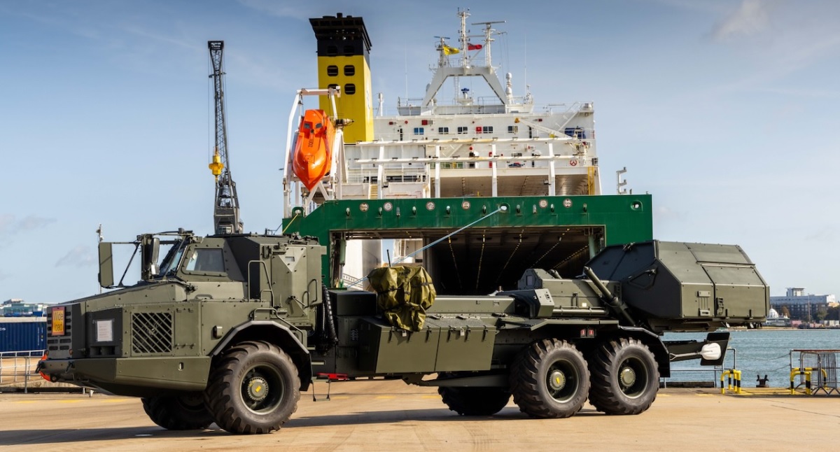 Wielka Brytania otrzymała pierwszą szwedzką haubicę Archer, która zastąpi systemy artyleryjskie AS-90 przekazane Ukrainie