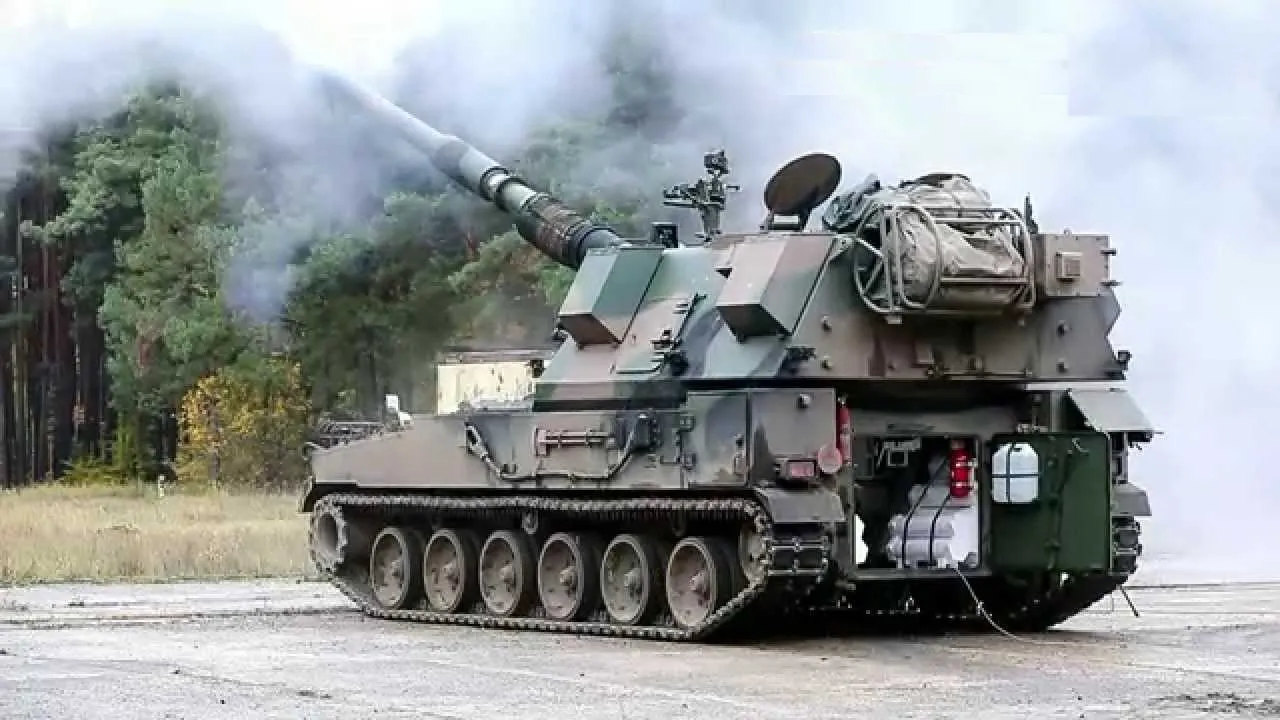 Ukraińscy artylerzyści pokazują wideo polskiej haubicy samobieżnej AHS Krab w akcji o wartości 11,5 mln USD