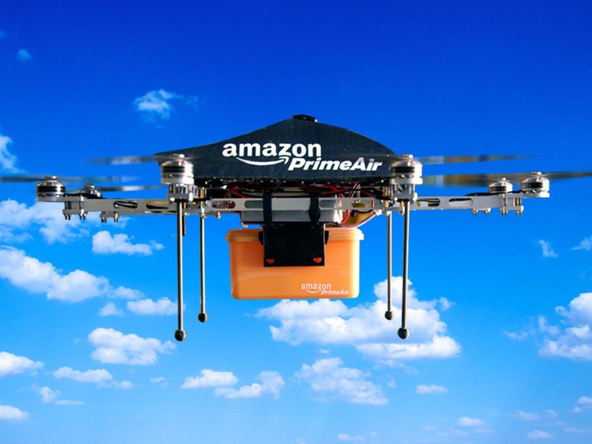 Usługa dostawy dronami Amazon Prime Air zostanie uruchomiona w Kalifornii w tym roku