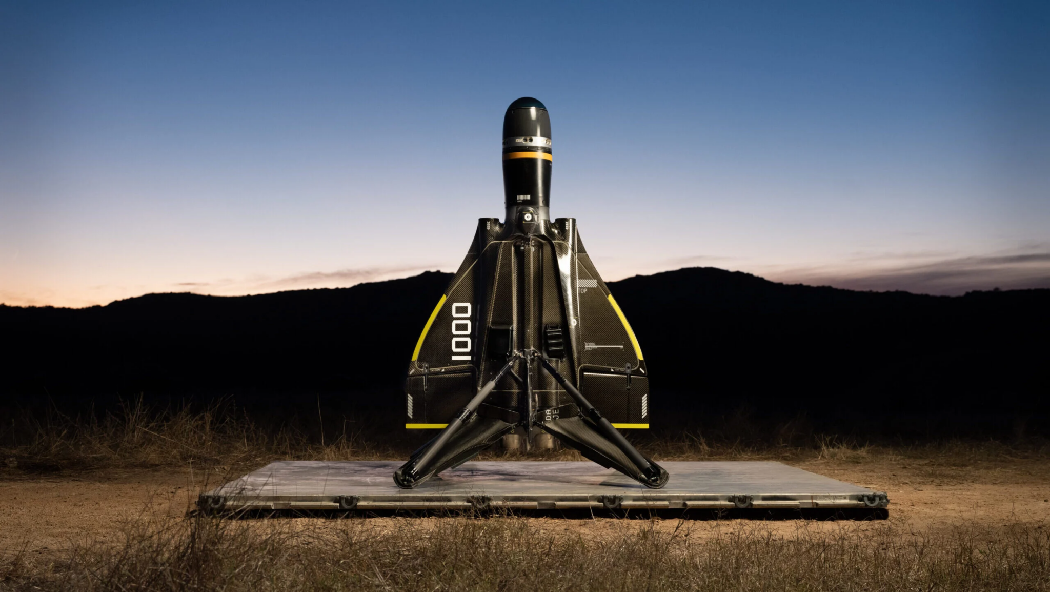 Anduril Roadrunner to pierwszy na świecie bezzałogowy statek przechwytujący wielokrotnego użytku, który może lądować jak rakieta Falcon 9 firmy SpaceX.