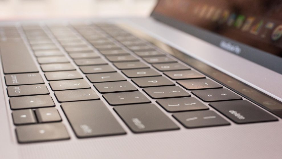 Firma Apple zgłosiła roszczenie grupowe z powodu problemów z klawiaturą w systemie Macbook