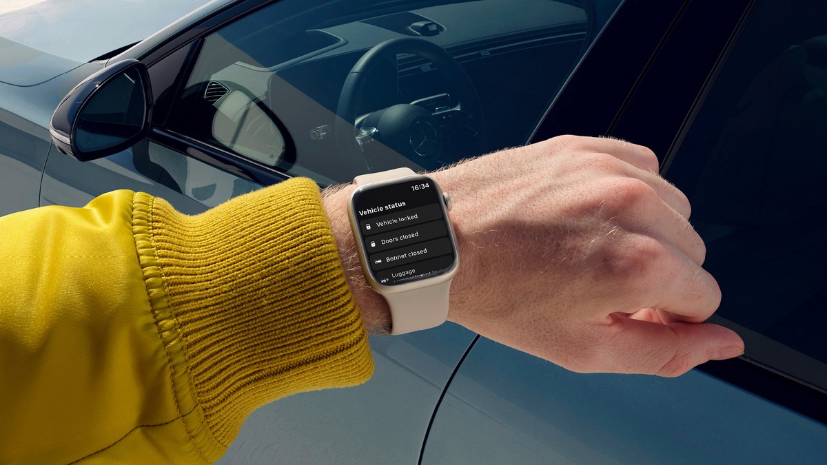 Mercedes wydał aplikację dla Apple Watch: sprawdzanie rezerwy mocy, stanu naładowania i sterowanie samochodem