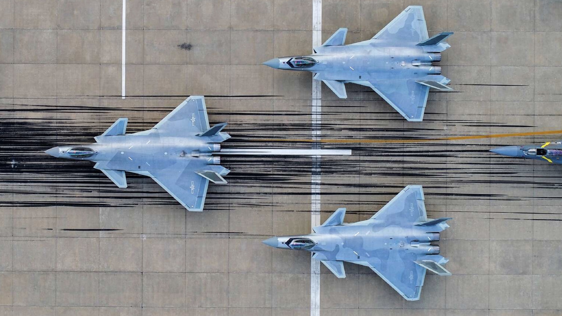 Chiny po raz pierwszy wykorzystują w ćwiczeniach najnowsze myśliwce J-20 - to odpowiednik samolotu F-35