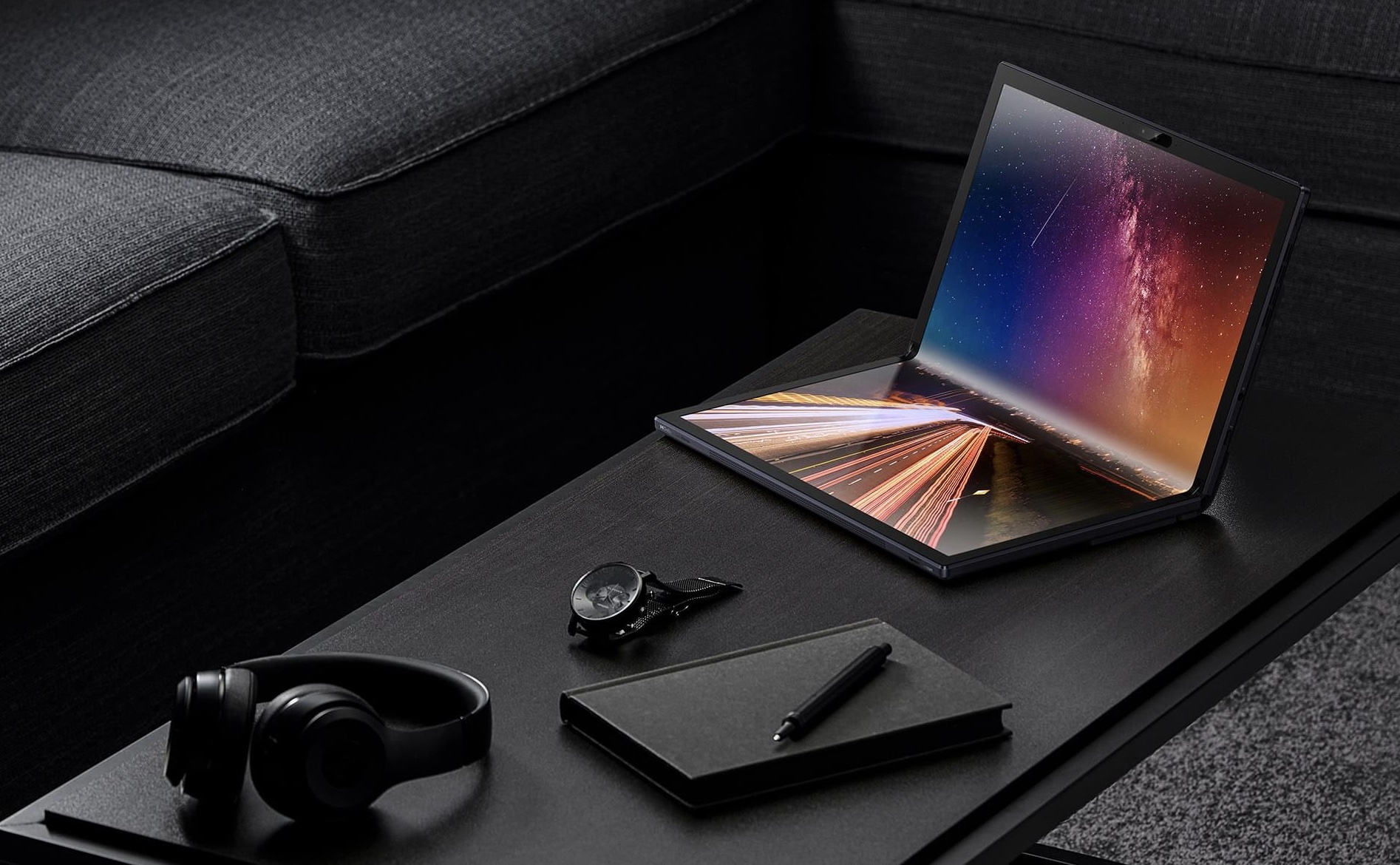 Samsung może wprowadzić pierwszy składany laptop z dużym, elastycznym wyświetlaczem OLED w 2023 roku